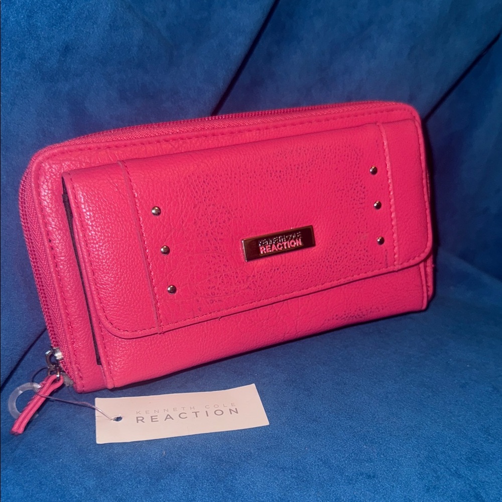 NWT Kenneth Cole Reaction Fuchsia Wallet